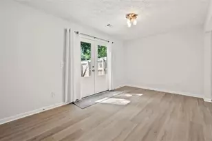 173 Village Trce, Woodstock, GA 30188 - Photo 4