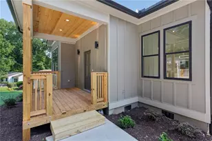 2782 Mango Cir NW, Atlanta, GA 30318 - Photo 4