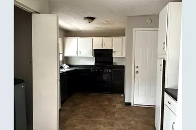 3901 Wood Path Drive, Stone Mountain, GA 30083 - Photo 6