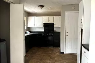 3901 Wood Path Dr, Stone Mountain, GA 30083 - Photo 6