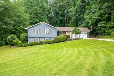 1054 Fairfield Drive NE, Marietta, GA 30068 - Photo 2