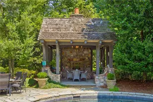 2401 Spalding Dr, Sandy Springs, GA 30350 - Photo 20