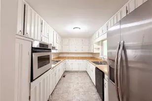 210 Pinewood Ln, Stockbridge, GA 30281 - Photo 2