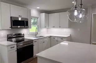 237 S Myrtle St, Winder, GA 30680 - Photo 6