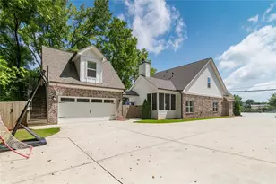 389 N Perry St, Lawrenceville, GA 30046 - Photo 2