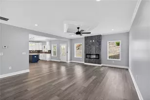 1226 Bloomsbury Ln, Gainesville, GA 30501 - Photo 2