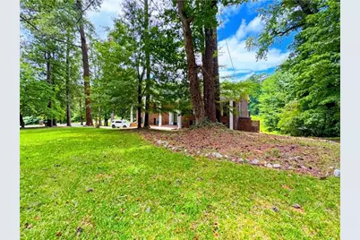 1665 Loch Lomond Trail SW, Atlanta, GA 30331 - Photo 2