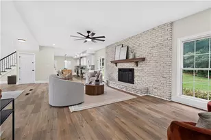 560 Hawthorne Dr, Fayetteville, GA 30214 - Photo 8