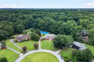 560 Hawthorne Dr, Fayetteville, GA 30214 - Photo 2