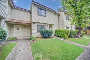 1182 Country Ct, Lawrenceville, GA 30044 - Photo 2