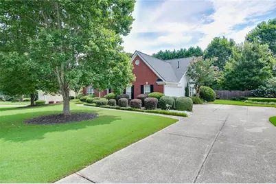 2712 Bogan Creek Drive, Buford, GA 30519 - Photo 4
