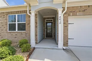 4410 Montberry Ln, Fairburn, GA 30213 - Photo 2