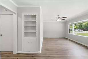 2651 Plantation Dr, East Point, GA 30344 - Photo 10