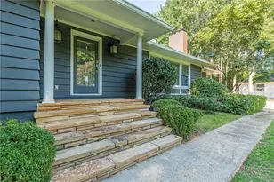 1040 Lindridge Dr NE, Atlanta, GA 30324 - Photo 2