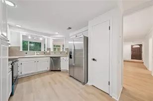 22 Dunwoody Springs Dr, Atlanta, GA 30328 - Photo 12