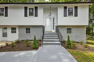 394 Burr Oak Ct, Lawrenceville, GA 30046 - Photo 2