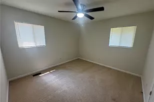 8497 Stonewall Jackson Dr, Jonesboro, GA 30238 - Photo 18