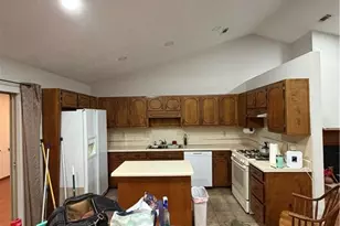 1094 Crystal Lake Rd, Atlanta, GA 30349 - Photo 6