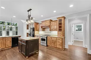 2414 Glenmore Ln, Snellville, GA 30078 - Photo 14