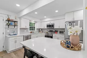 140 Amherst Pl NW, Atlanta, GA 30327 - Photo 8