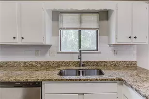 900 Pawnee Pl, Lilburn, GA 30047 - Photo 14