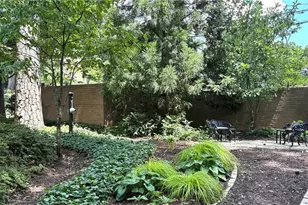 2734 Peachtree Rd NW, Atlanta, GA 30305 - Photo 22