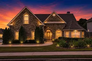 920 Southfork Dr, Loganville, GA 30052 - Photo 2