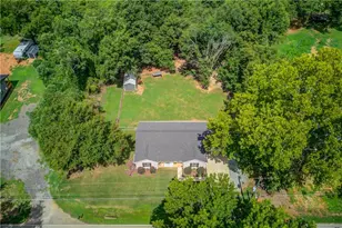 418 Starrs Bridge Rd, Canon, GA 30520 - Photo 2