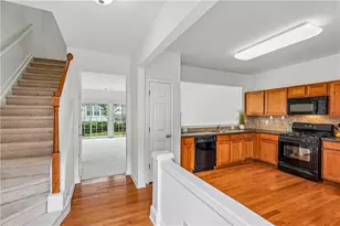 945 Prestwyck Ct, Alpharetta, GA 30004 - Photo 2