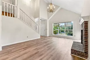 10870 Willow Meadow Cir, Alpharetta, GA 30022 - Photo 4