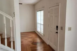 10870 Willow Meadow Cir, Alpharetta, GA 30022 - Photo 2