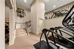 3334 Peachtree Rd NE, Atlanta, GA 30326 - Photo 32