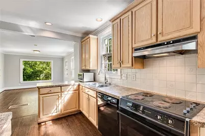 666 Yorkshire Road NE, Atlanta, GA 30306 - Photo 10