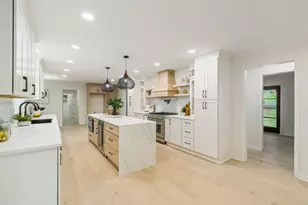 8140 Habersham Waters Rd, Sandy Springs, GA 30350 - Photo 14