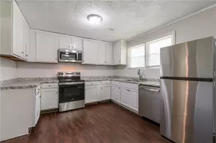 6414 Shadow Rock Dr, Lithonia, GA 30058 - Photo 4