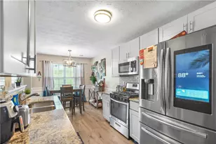 2007 Manhattan Pkwy, Decatur, GA 30035 - Photo 2