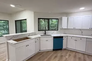 352 N Peak Dr, Alpharetta, GA 30022 - Photo 4