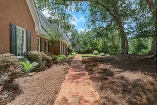 8705 River Bluff Ln, Roswell, GA 30076 - Photo 6