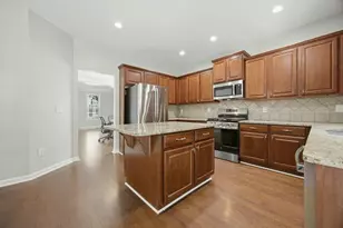 560 Crestmont Ln, Canton, GA 30114 - Photo 4