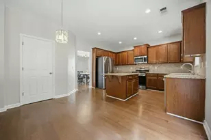 560 Crestmont Ln, Canton, GA 30114 - Photo 2