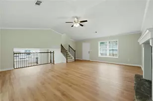 917 Lake Watch Dr, Stone Mountain, GA 30088 - Photo 6