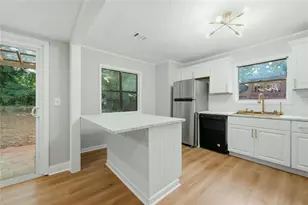 917 Lake Watch Dr, Stone Mountain, GA 30088 - Photo 10