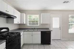 5816 Wellborn Creek Dr, Lithonia, GA 30058 - Photo 14