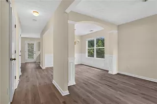 9426 Lakeview Rd, Union City, GA 30291 - Photo 6