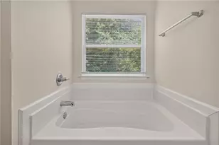 9426 Lakeview Rd, Union City, GA 30291 - Photo 22