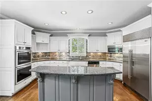 700 Leeds Garden Terrace, Alpharetta, GA 30022 - Photo 2