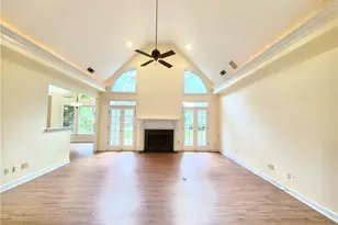 4009 Treemont Ln, Suwanee, GA 30024 - Photo 8