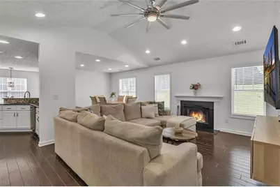 7020 Greenridge Drive, Loganville, GA 30052 - Photo 4