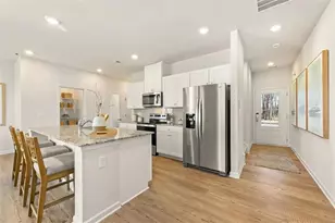967 Sutherland Ln, Lawrenceville, GA 30043 - Photo 2