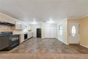 5835 Bearing Way, College Park, GA 30349 - Photo 8